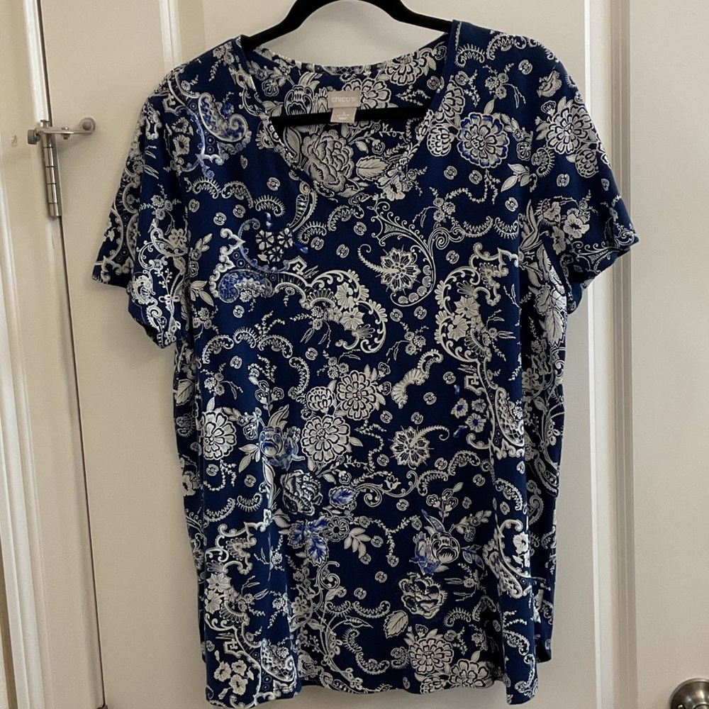 Chico's Navy and White Floral Short Sleeve Top